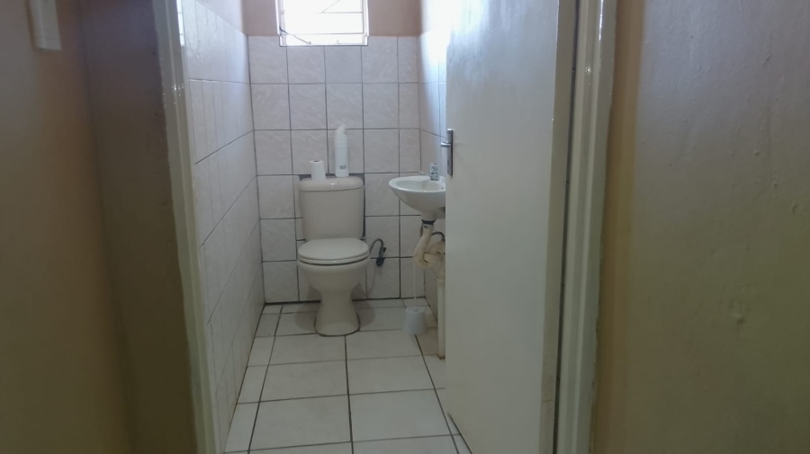 To Let 4 Bedroom Property for Rent in Geelhoutpark North West
